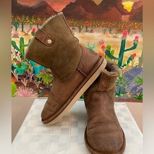UGGS Women's Short Ankle Distressed Look Boots, Brown, 7-  7 1/2